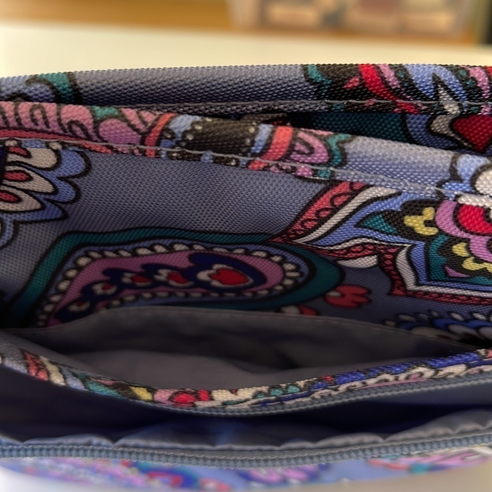 NWT Vera Bradley Lighten Up Slim Crossbody Kona Paisley Bag - Picture 9 of 9